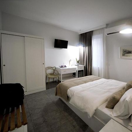 Konak Rooms L Skanderbeg Square ติรานา ภายนอก รูปภาพ