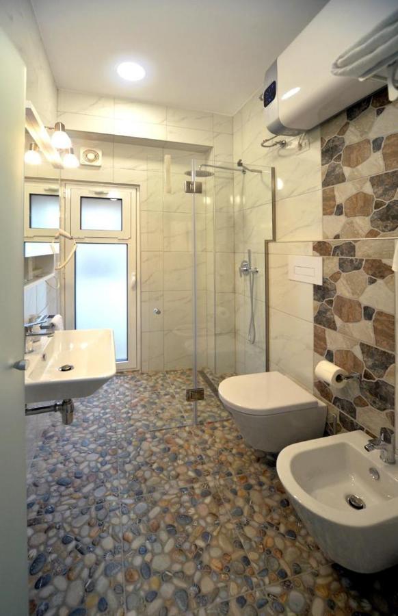 Konak Rooms L Skanderbeg Square ติรานา ภายนอก รูปภาพ
